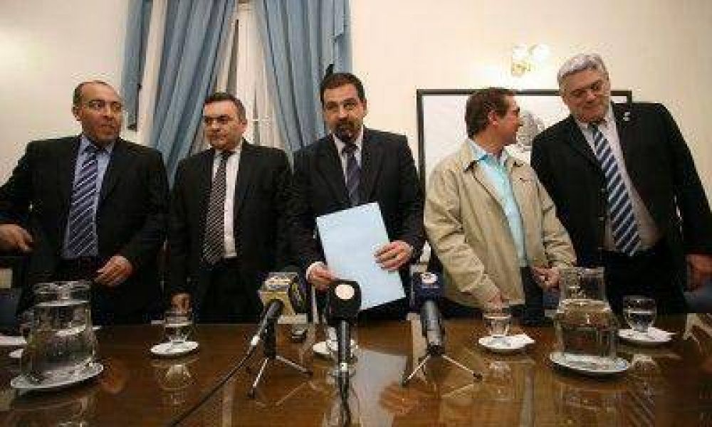 Ciurca present� el proyecto de reforma Constitucional en Senadores