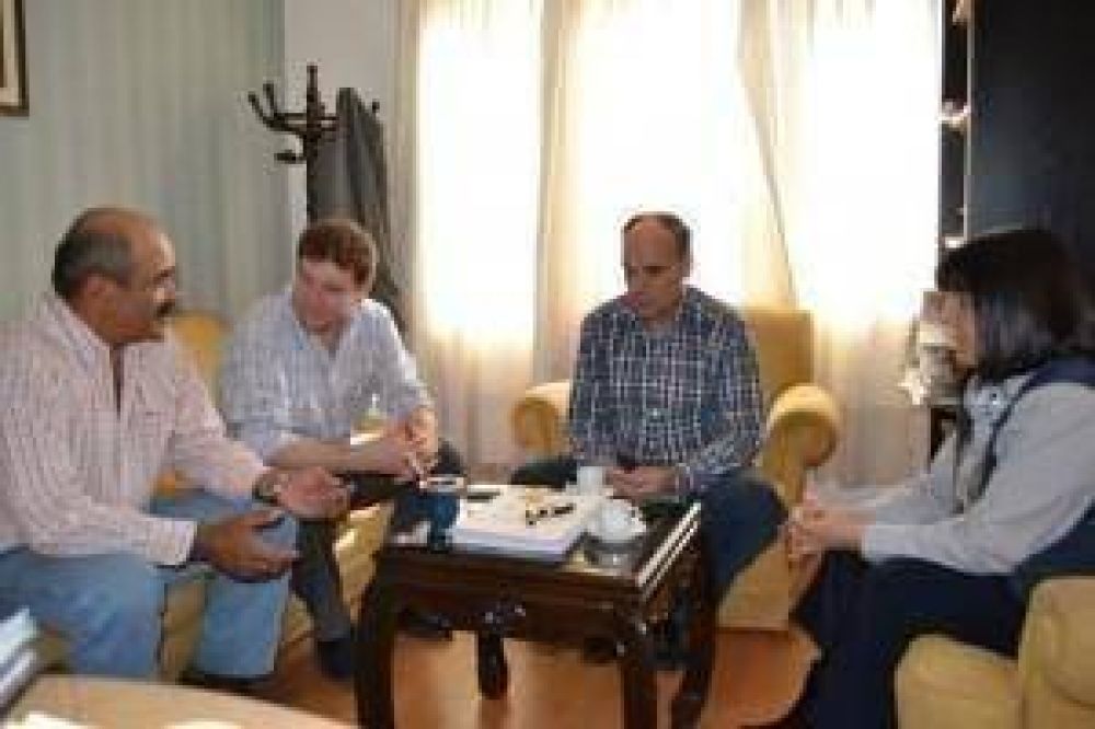 Mientras Sciurano corre por la Ruta 3, otros radicales buscan soluciones para la provincia