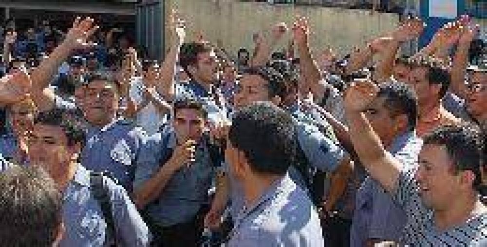 El Gobierno de Closs cedi� ante el reclamo policial