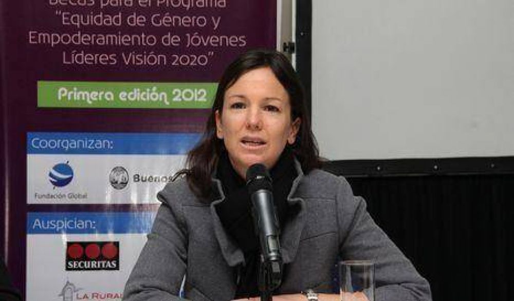 Carolina Stanley particip� en jornada con j�venes