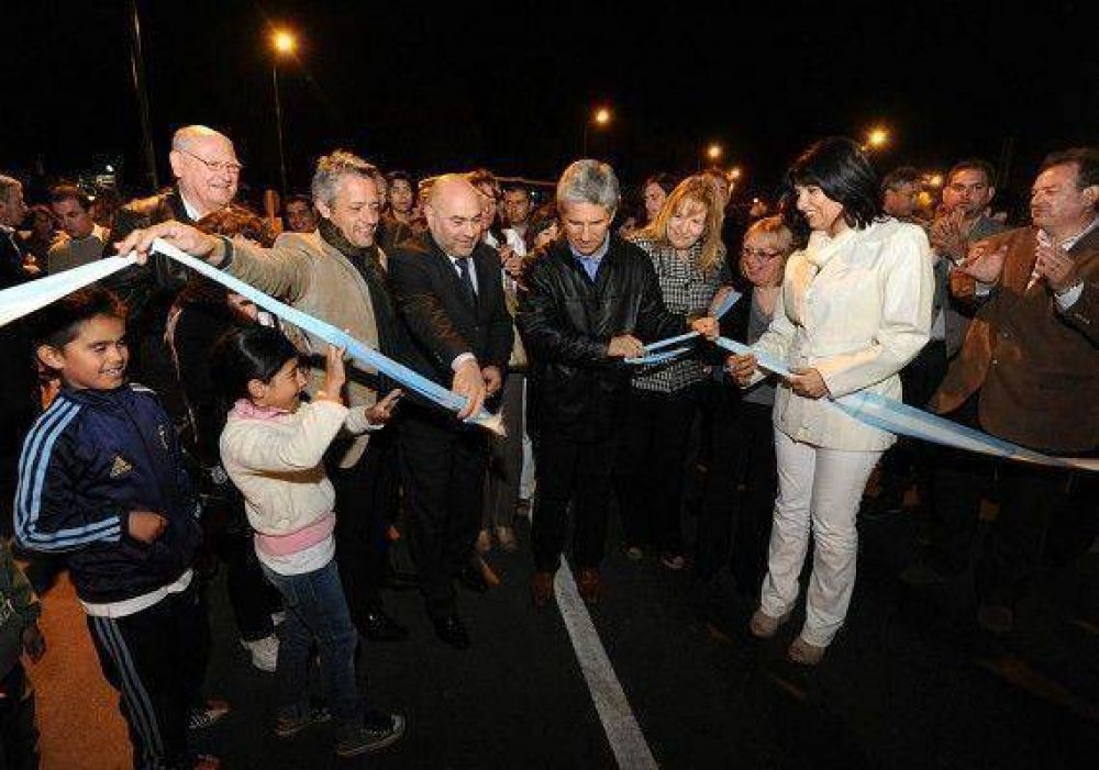 El Gobierno inaugur� el acceso norte a la localidad de La Toma