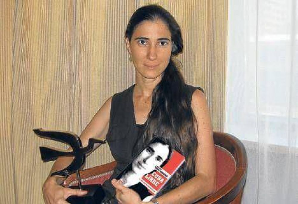 La disidente cubana Yoani S�nchez fue detenida durante horas