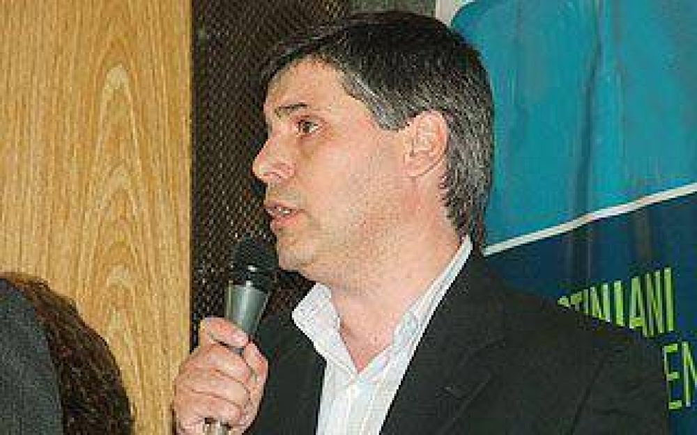 Martello asume al frente de la Coalici�n C�vica ARI bonaerense