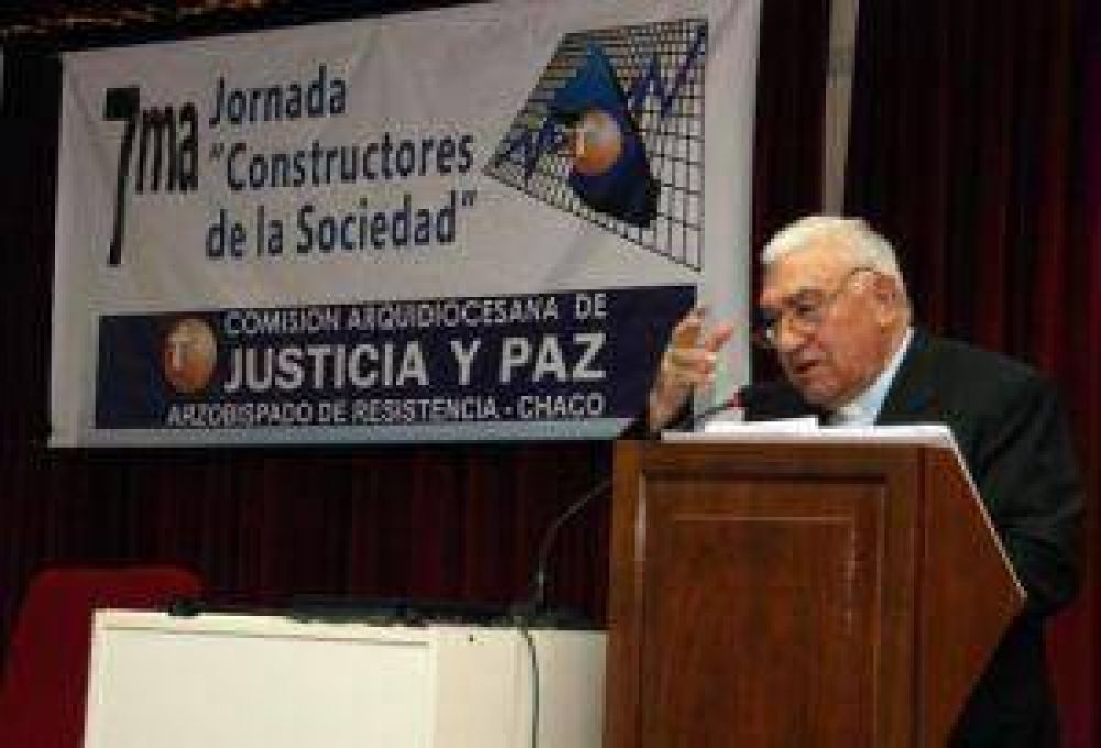 �La casa y la escuela son dos niveles que estamos destruyendo constantemente�