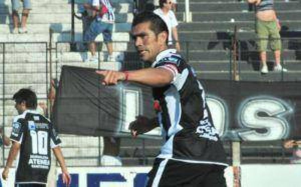 For Ever busca sumar de visitante