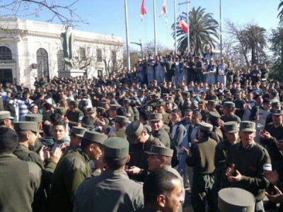 Gendarmes de Jes�s Mar�a dieron marcha atr�s y volvieron a la protesta