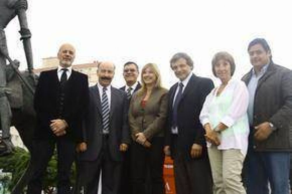 El VI Festival Cervantino se present� en Mar del Plata