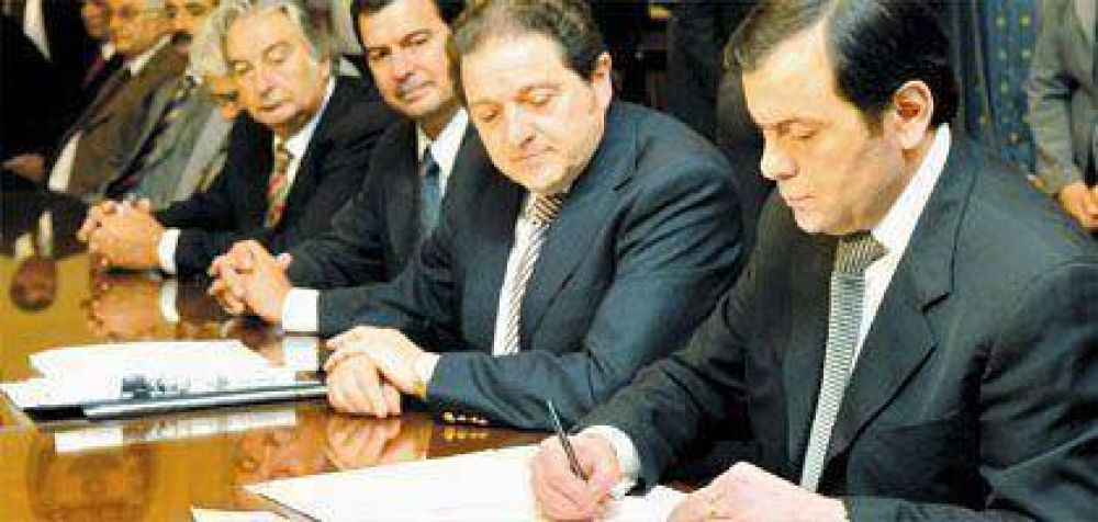 Bibiloni y Zamora firmaron ayer convenios ambientales-econ�micos.