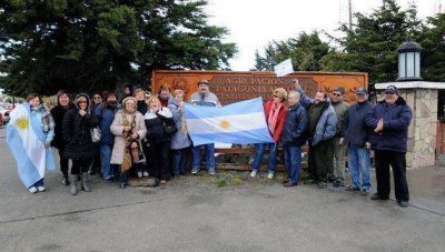 Familiares de Gendarmes y retirados, se manifestaron frente al Escuadr�n  