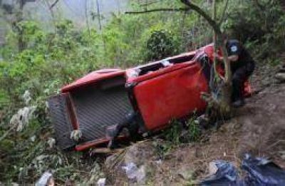 Viajaban a Taf� del Valle, pero la camioneta cay� al precipicio y murieron tres de sus cuatro ocupantes