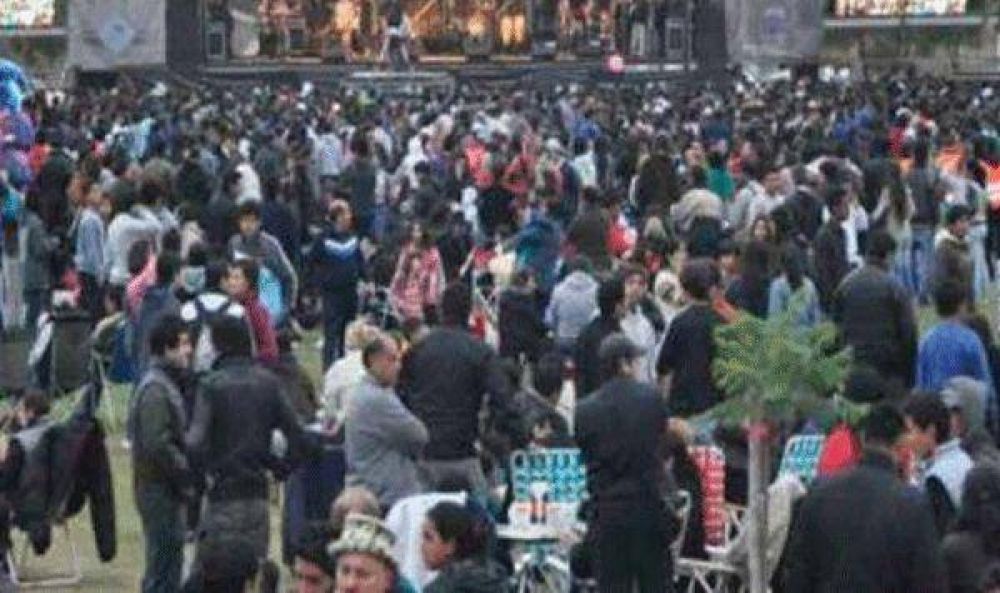 Ante 17 mil personas, Dami�n C�rdoba y Cacho Buenaventura promocionaron C�rdoba