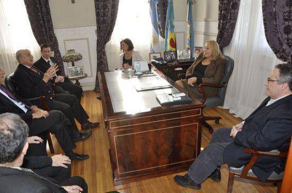 La Intendente Giroldi se reuni� con las autoridades de Axion Energy