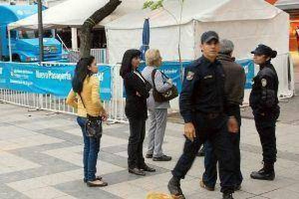A pesar de la lluvia, se hicieron los tr�mites para el nuevo DNI