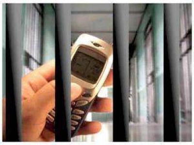 Impulsan prohibir el uso de celulares a los privados de libertad