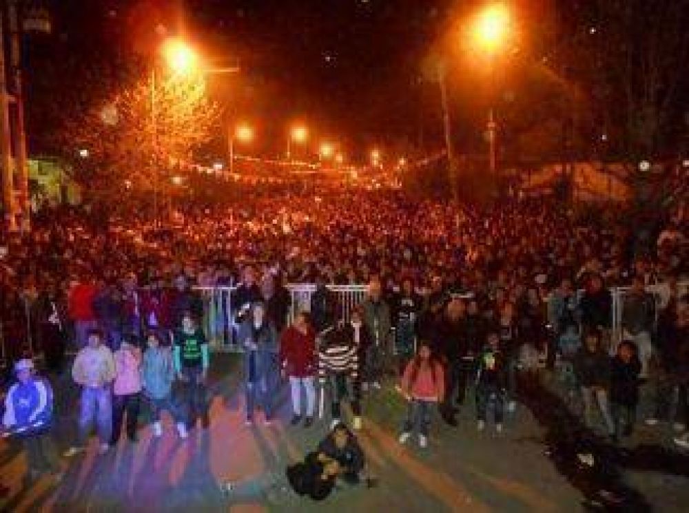 Pese a amenaza de lluvia y la ausencia de Guti�rrez confirman los Festejos en Solano
