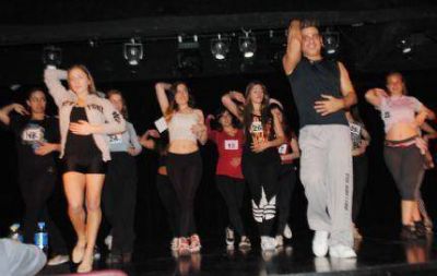 Cientos ochenta bailarinas se presentaron al casting de Marcelo Iripino en el Teatro Victoria
