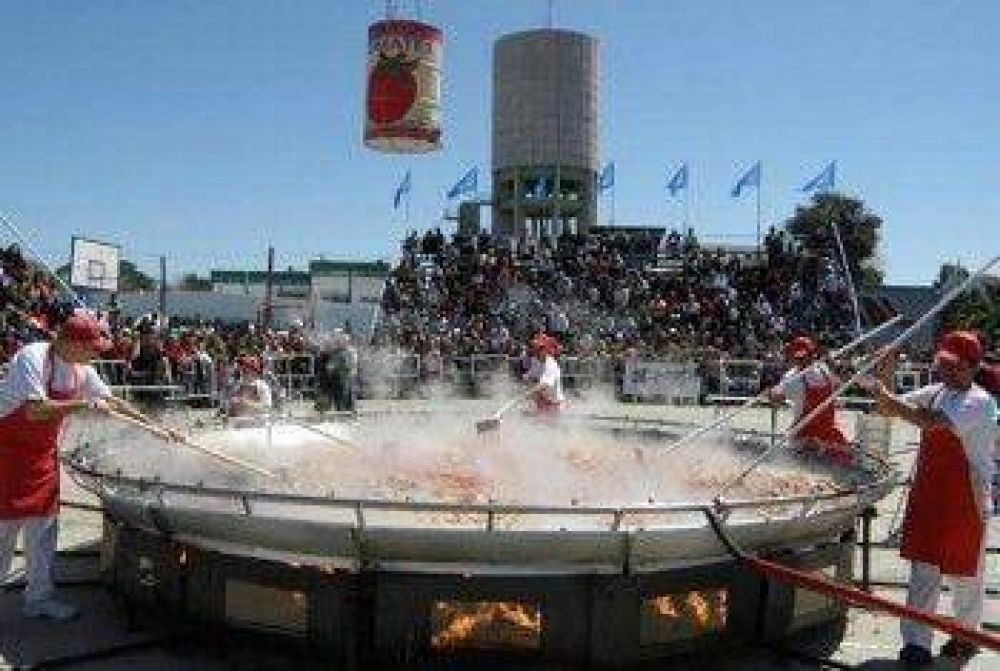 Villa Gesell: m�s de 1.000 personas disfrutaron de la tradicional paella gigante