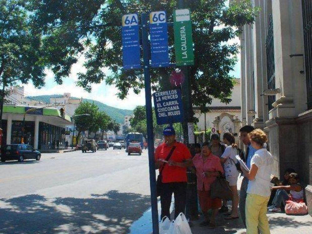 Piden se�alizar las paradas de �mnibus