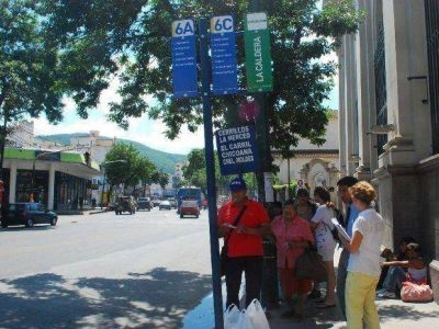 Piden se�alizar las paradas de �mnibus