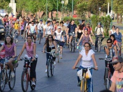 Pedalearon para fomentar el uso de la bici