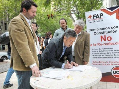 P�rez apuesta a la divisi�n de la UCR para lograr modificar la Constituci�n