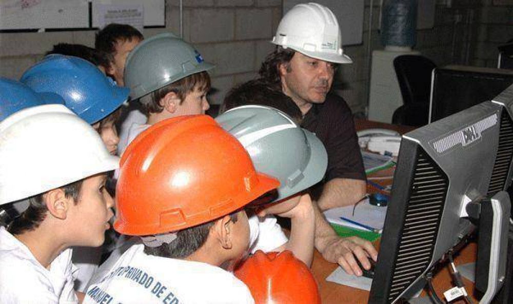 Alumnos de la Escuela Manuel Belgrano visitaron el Parque E�lico