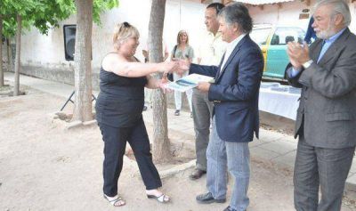 El gobierno entreg� documentaci�n de propiedad de 50 viviendas en barrio Julio Cesar Corzo