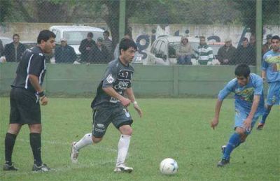Ferro volvi� a tropezar afuera