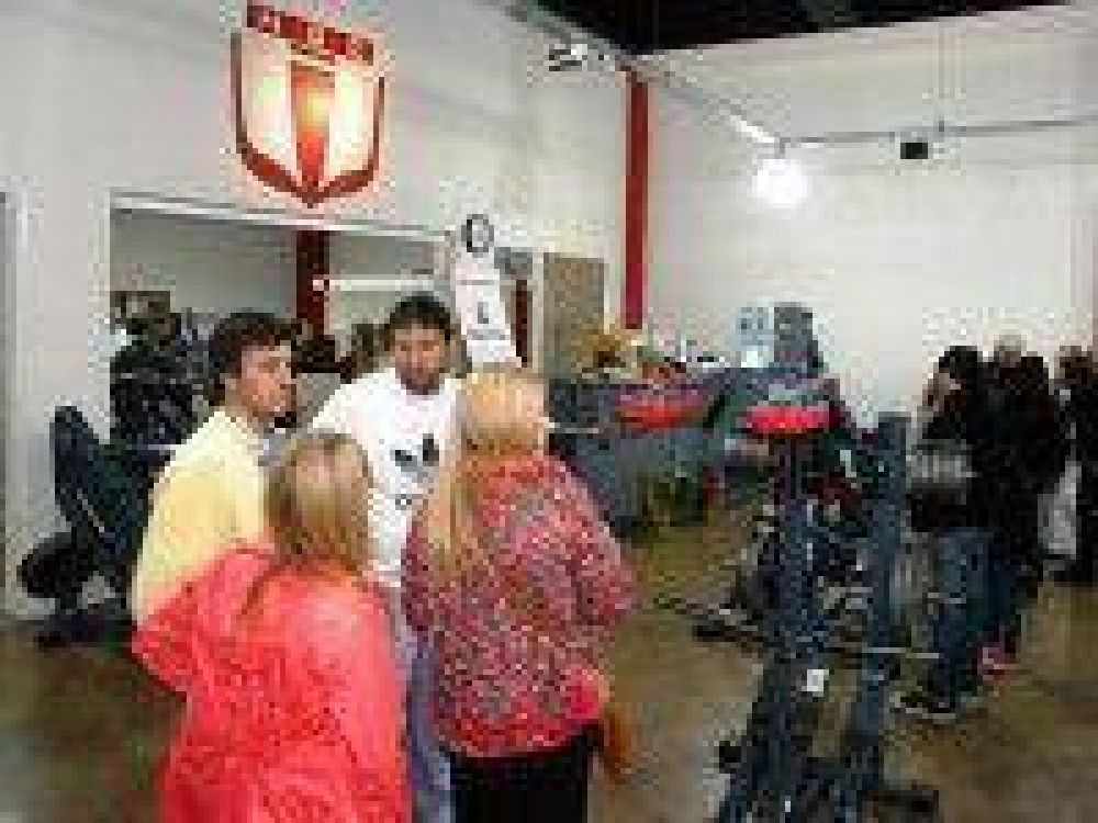 Inauguraron Hurac�n Gym Club