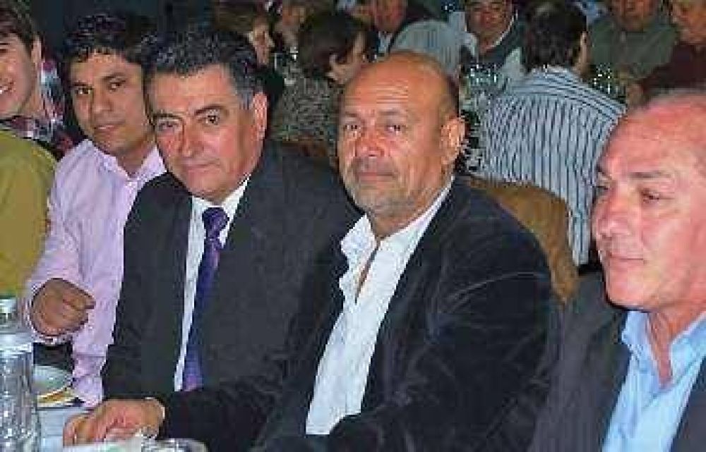 Rainone comparti� con Jorge Tebes la cena anual de los Almaceneros	