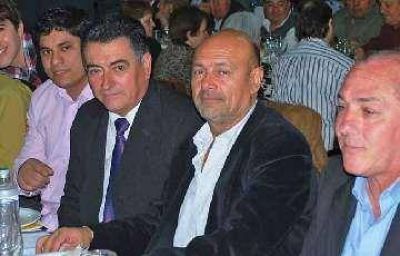 Rainone comparti� con Jorge Tebes la cena anual de los Almaceneros	