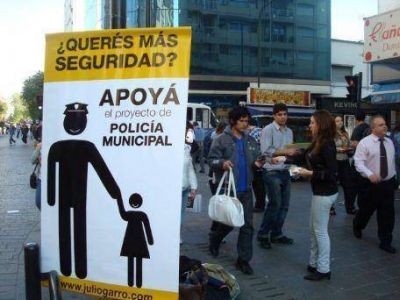 Julio Irurueta: �Adherimos a la idea de que se permita a los municipios tener su propia polic�a�