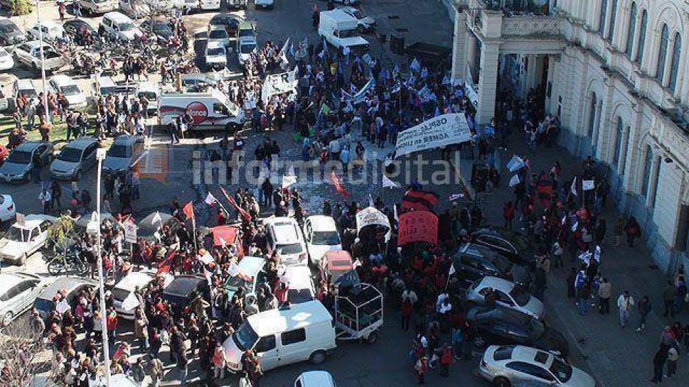 Tras el anuncio del paro vuelve la pelea interna en Agmer