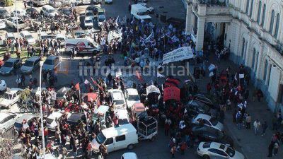 Tras el anuncio del paro vuelve la pelea interna en Agmer