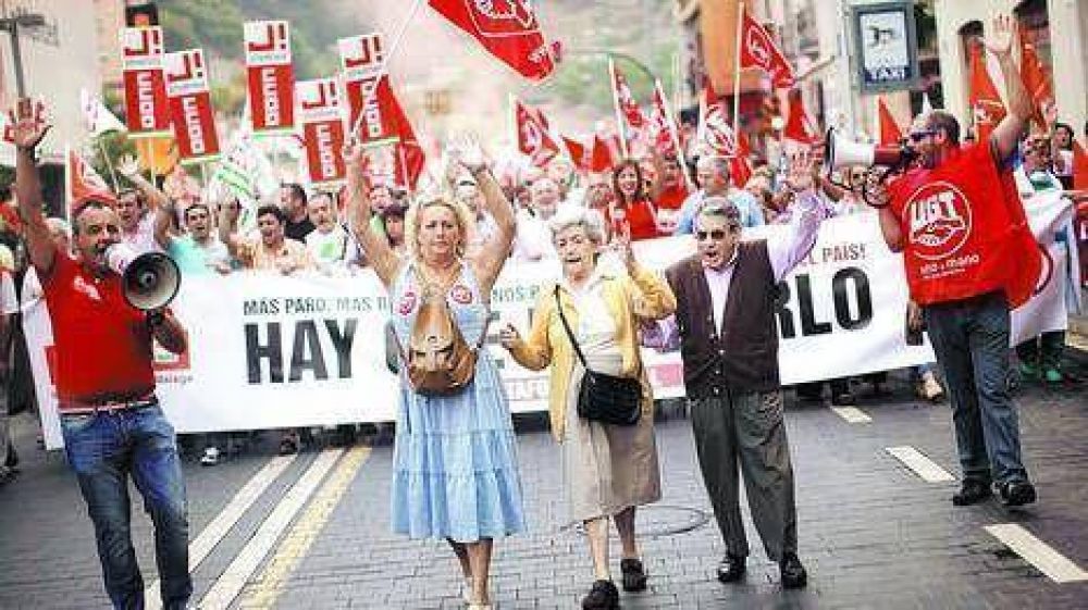 Miles de espa�oles marchan en 57 ciudades contra el ajuste