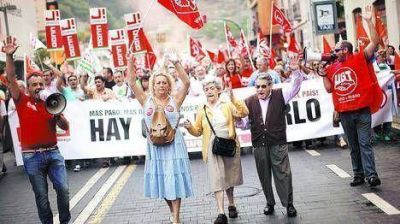Miles de espa�oles marchan en 57 ciudades contra el ajuste