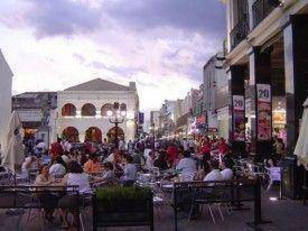 Unos 826 mil turistas gastaron m�s de 711 millones de pesos