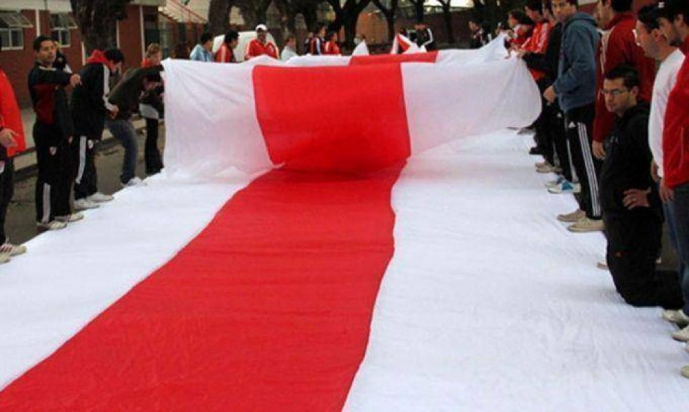  Dos muertos y tres heridos al caer de un tren con hinchas de River que iban al banderazo