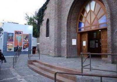 Asaltan a un cura y una fiel en la Catedral neuquina 