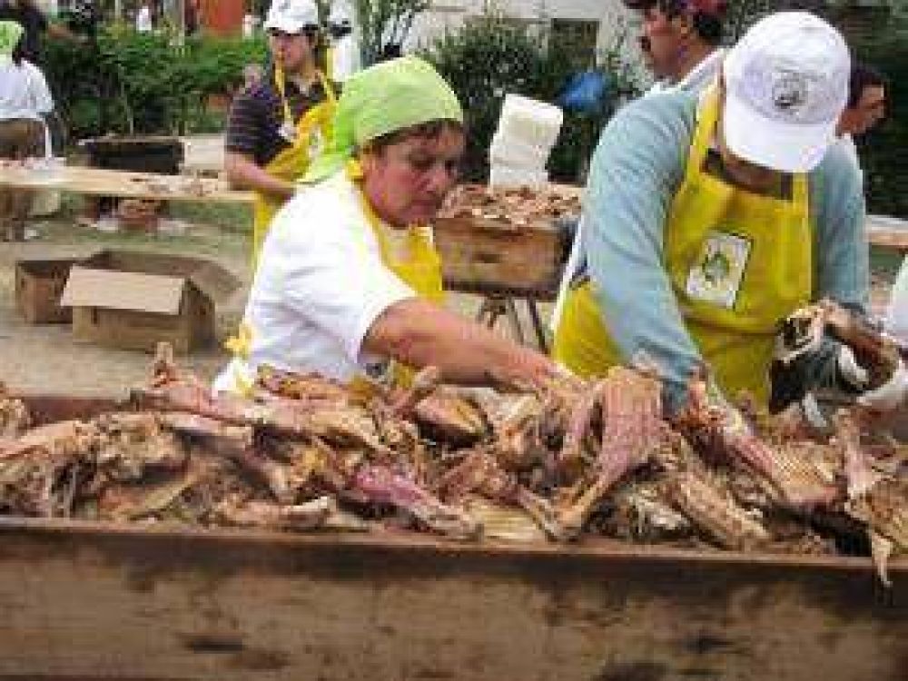 Carpinter�a celebr� sus 300 a�os entre cabritos y m�sica