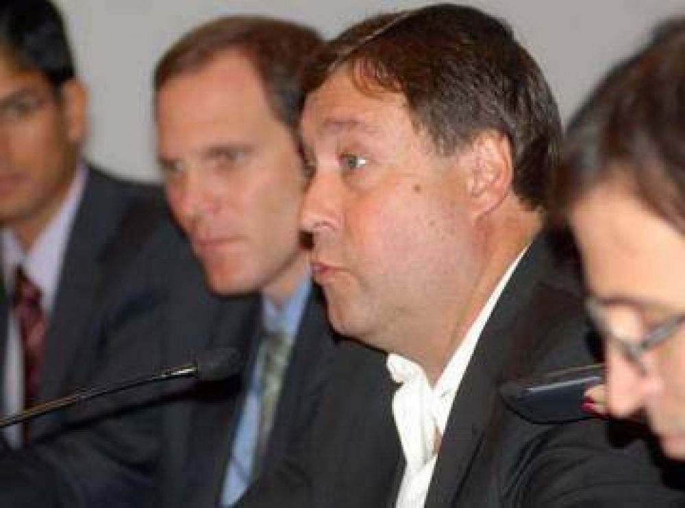 Poda de contratos pol�ticos en la Unidad Ejecutora