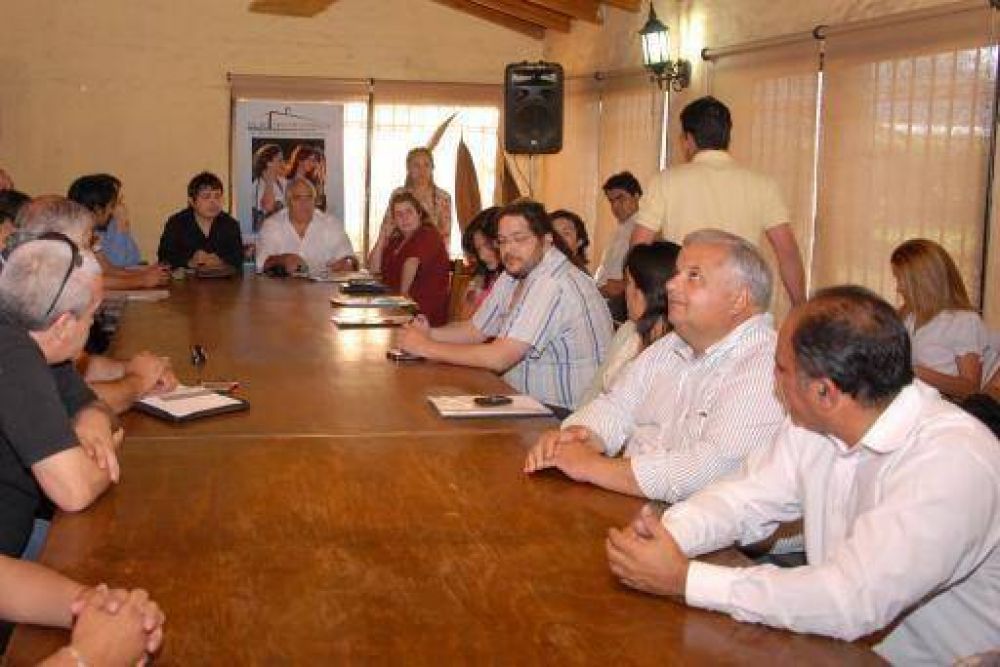 M�s de 1000 obreros de la construcci�n se aprestan a comenzar trabajar con el programa �Mejor Vivir-Cooperativas en acci�n�