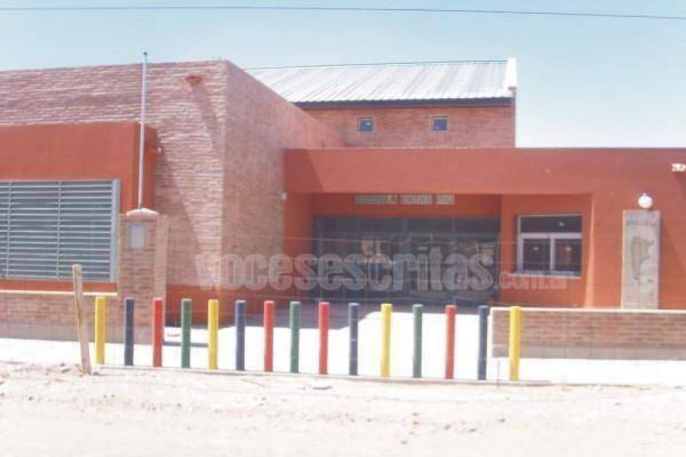 Fiambal�: padres de alumnos exigen entrega de nuevo edificio