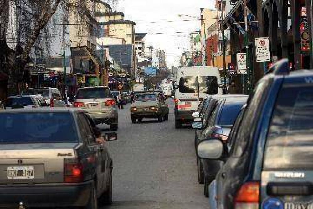 Seis horas cobrando estacionamiento por $ 1.700