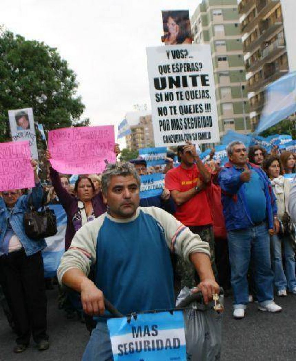 Cinco mil marplatenses marcharon contra la inseguridad que sacude la ciudad