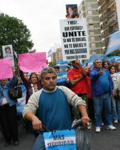 Cinco mil marplatenses marcharon contra la inseguridad que sacude la ciudad