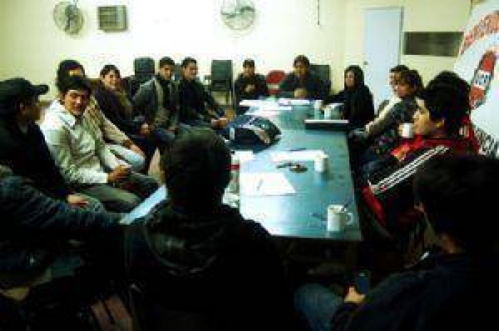 Tras 20 a�os en el poder, el radicalismo no logr� captar al electorado joven