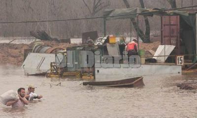 Hay 40 evacuados por la crecida del R�o Luj�n