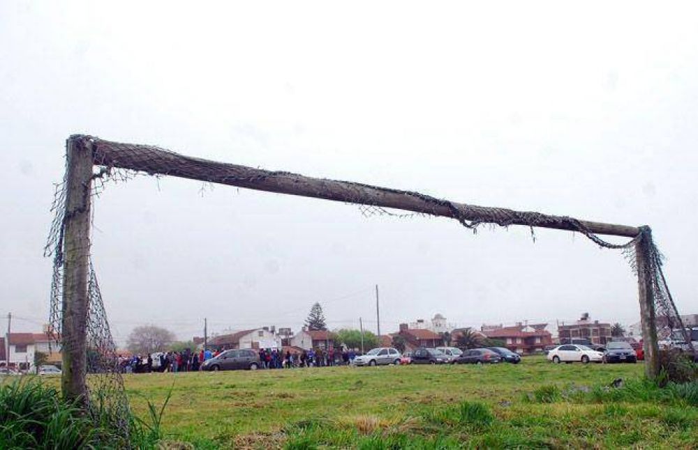 Vecinos trabajan sobre el dise�o de una plaza en la �Canchita de los Bomberos�