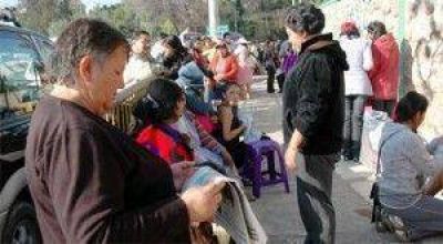 Comenzaron las colas para conseguir vacantes